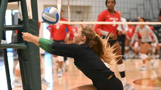 Mira Costa vs. Mater Dei girls volleyball by Heston Quan 8-29-23082920238